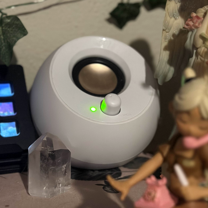 Speakers: Creative Pebble 2.0 USB-Powered Desktop Speakers