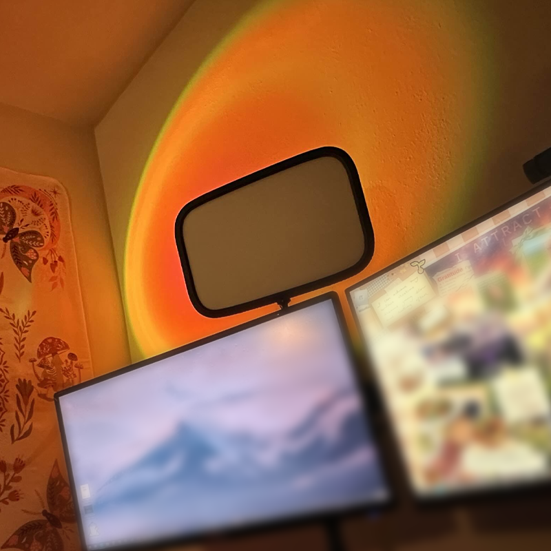 LIGHT: Color-Changing LED Mood-Lighting Lamp